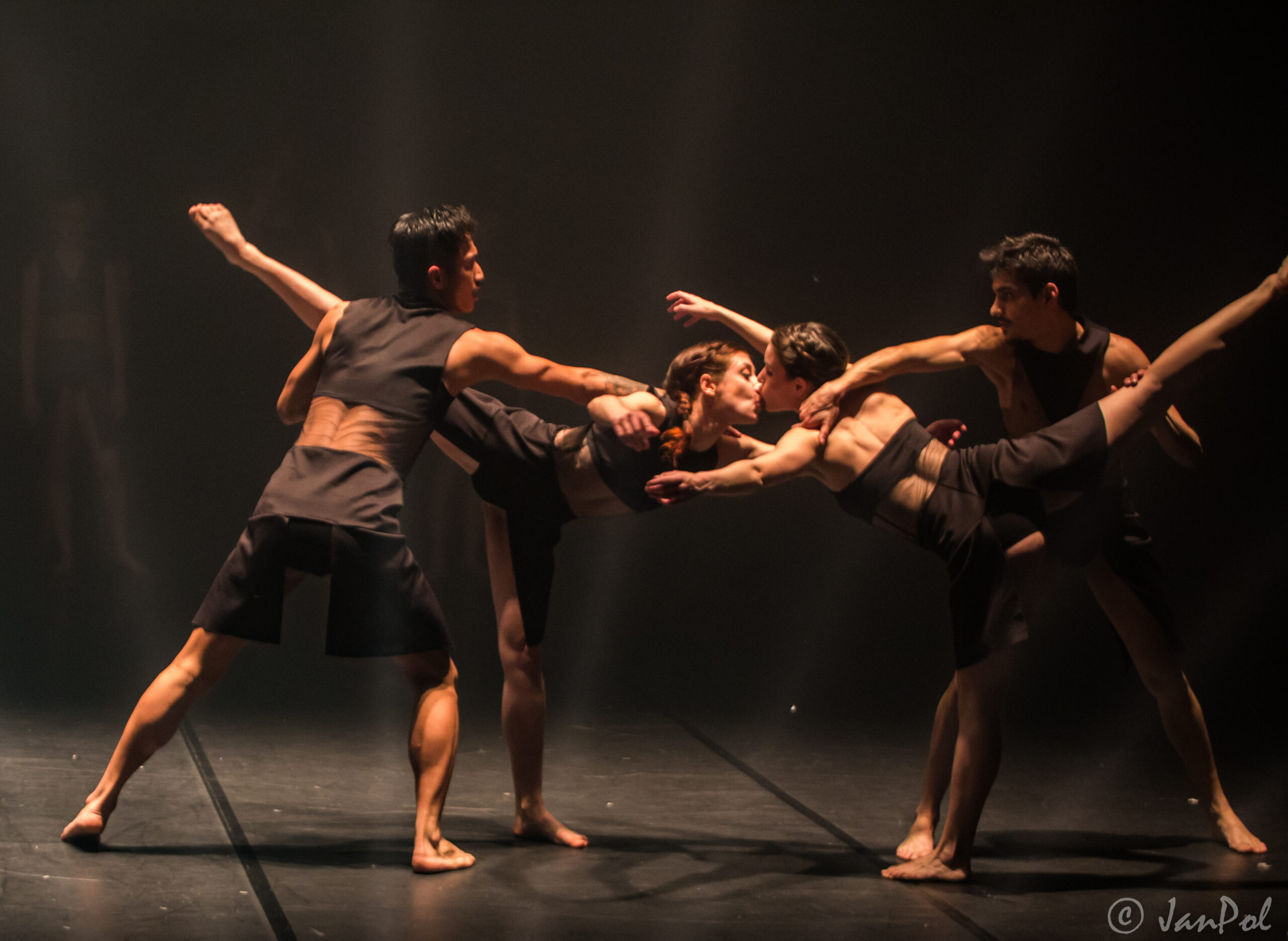 Cartel del evento «Áureo»